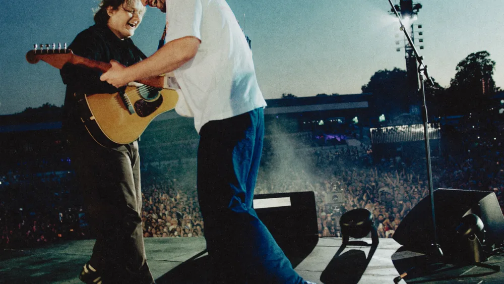 Capaldi brought Sam Fender onstage during the gig (@thomasfalcone052)