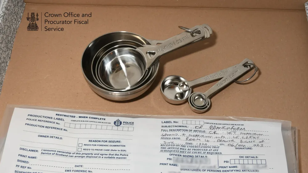 A set of measuring spoons
